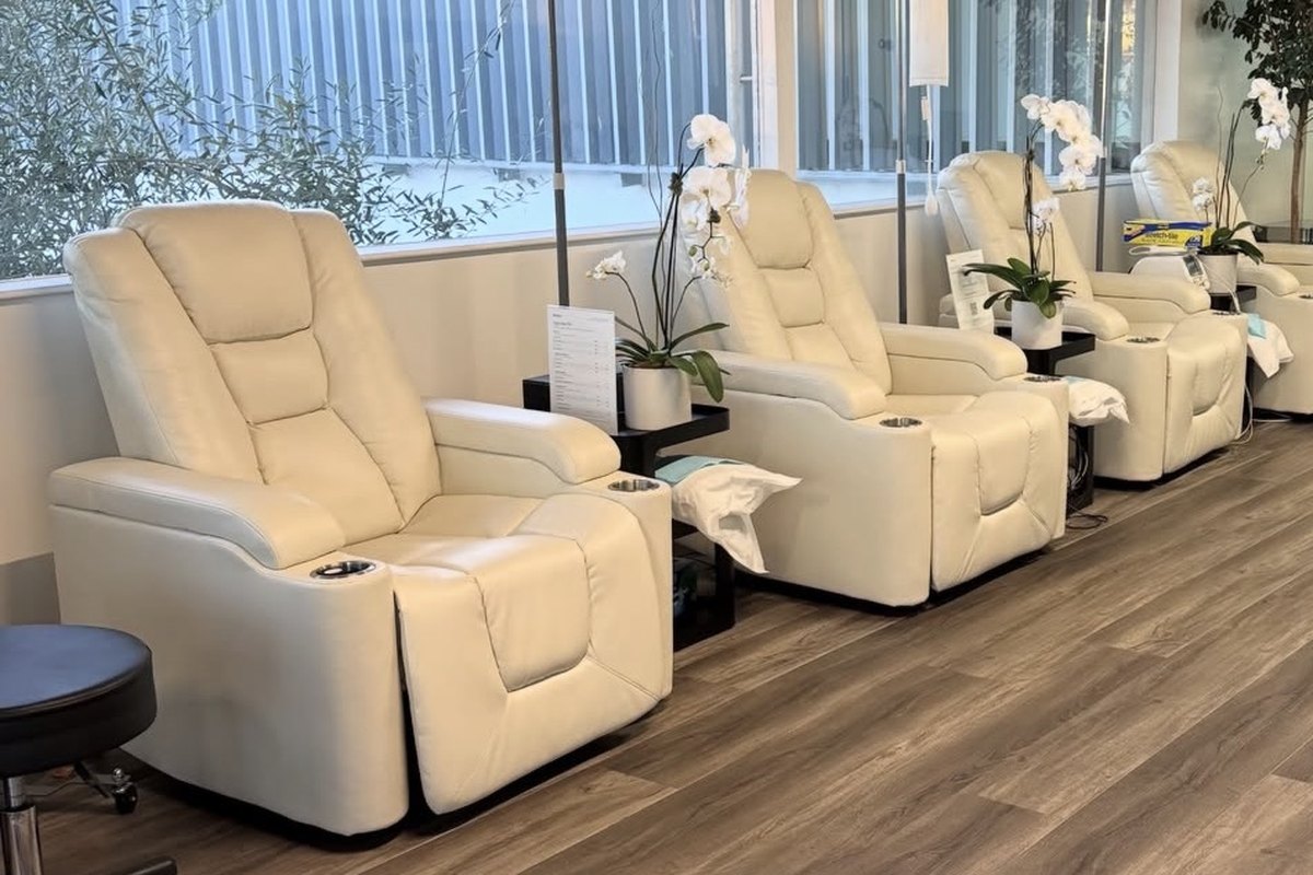A cream IV recliner with an orchid beside it at Range